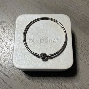 Pandora Limited Edition Dainty Bow Bangle